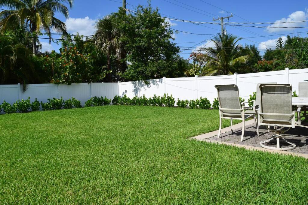 Cozy Cottage Near Vanderbilt Beach Naples Exterior photo